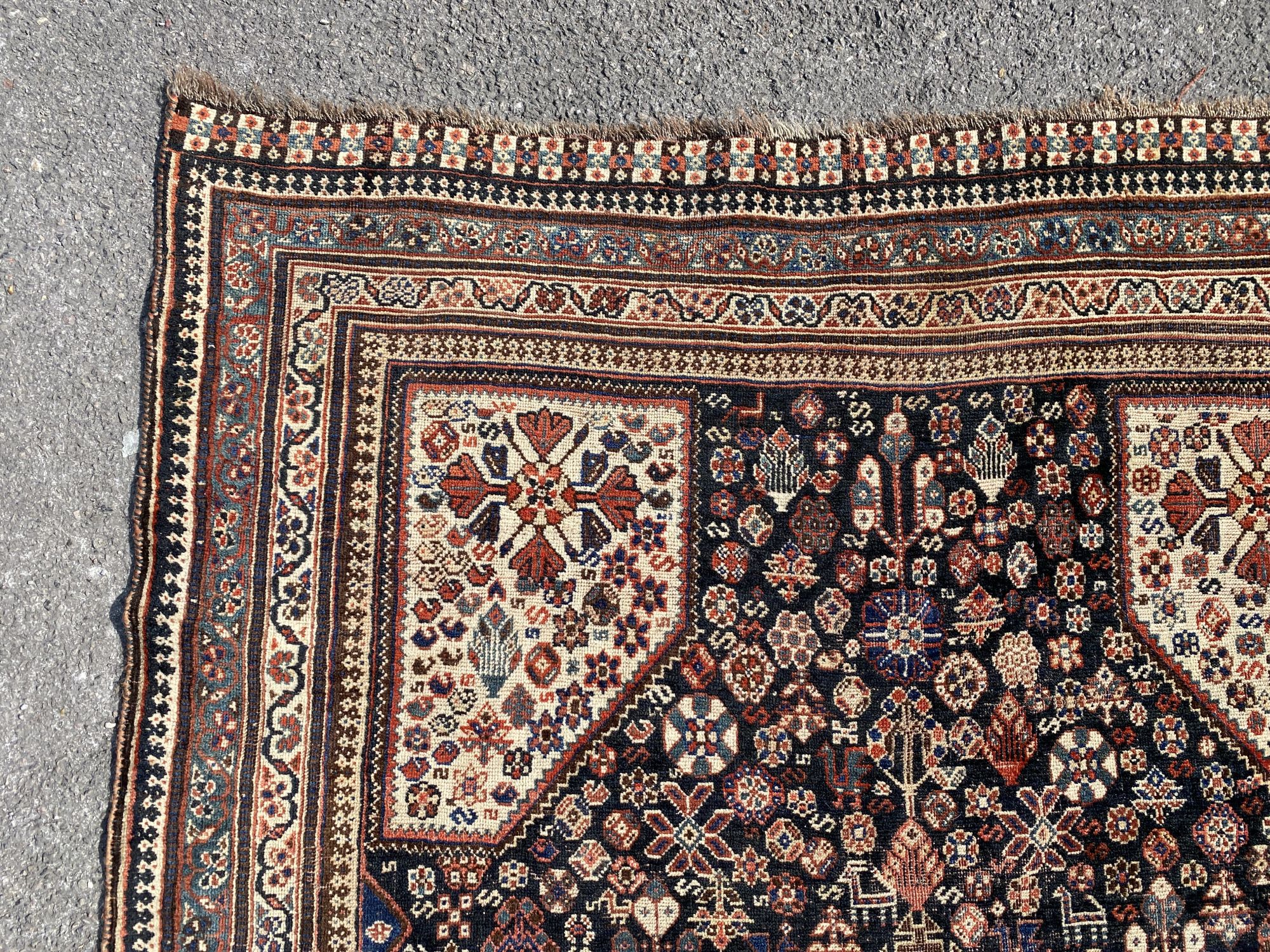 A Shirvan rug, 190 x 150cm